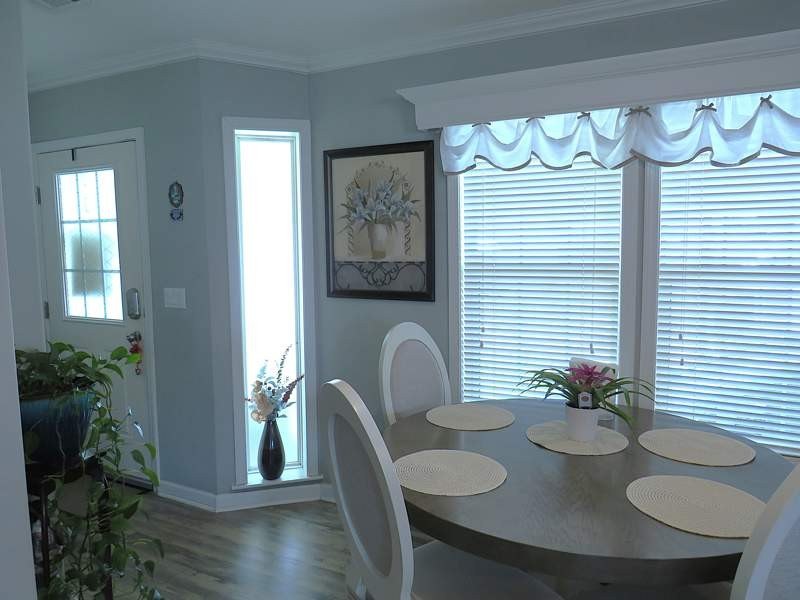 This beautifully maintained 1,248 square foot manufactured home - photo 16