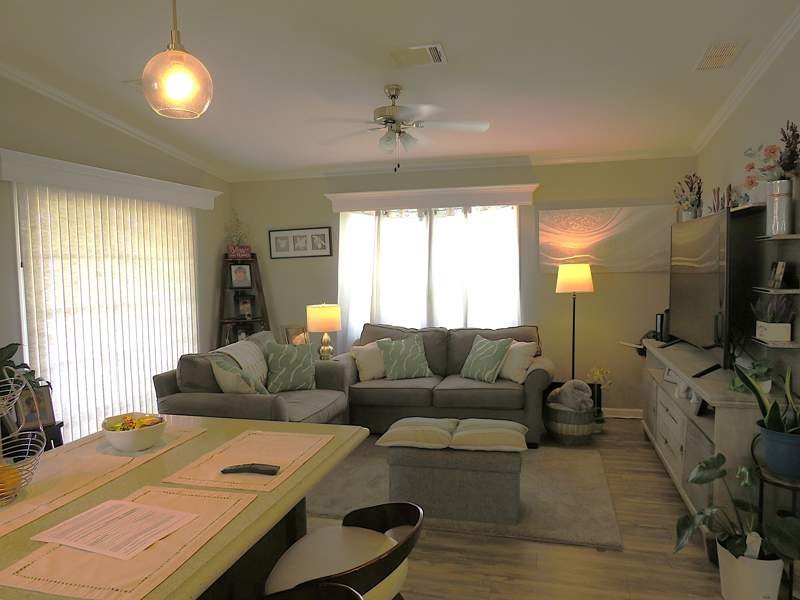 This beautifully maintained 1,248 square foot manufactured home - photo 18