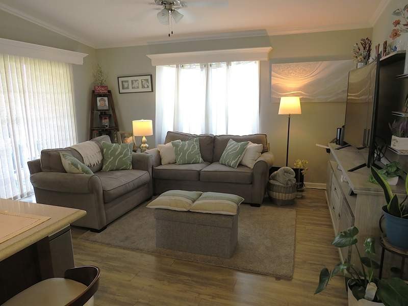 This beautifully maintained 1,248 square foot manufactured home - photo 19