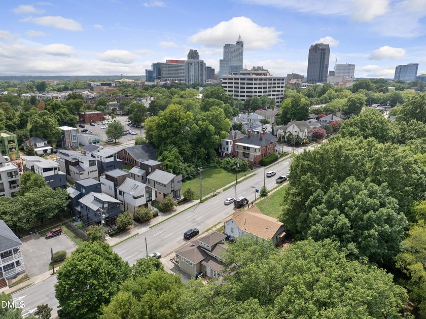 Enjoy low-maintenance living just steps from Historic Oakwood - photo 4
