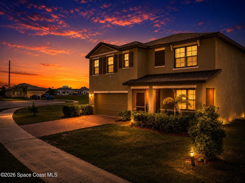 THIS ONE IS A MUST SEE!!! Welcome To This Beautiful 5 Bedroom/3 - photo 2