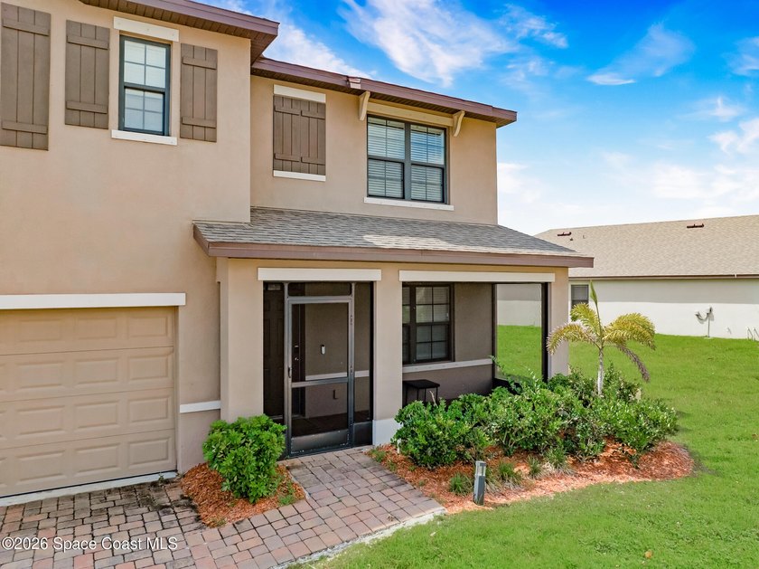 THIS ONE IS A MUST SEE!!! Welcome To This Beautiful 5 Bedroom/3 - photo 4