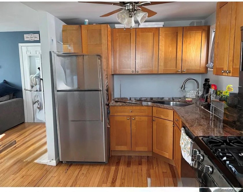 Beautiful Two-Family Duplex Ranch In Seaford Harbor. Mint - photo 4