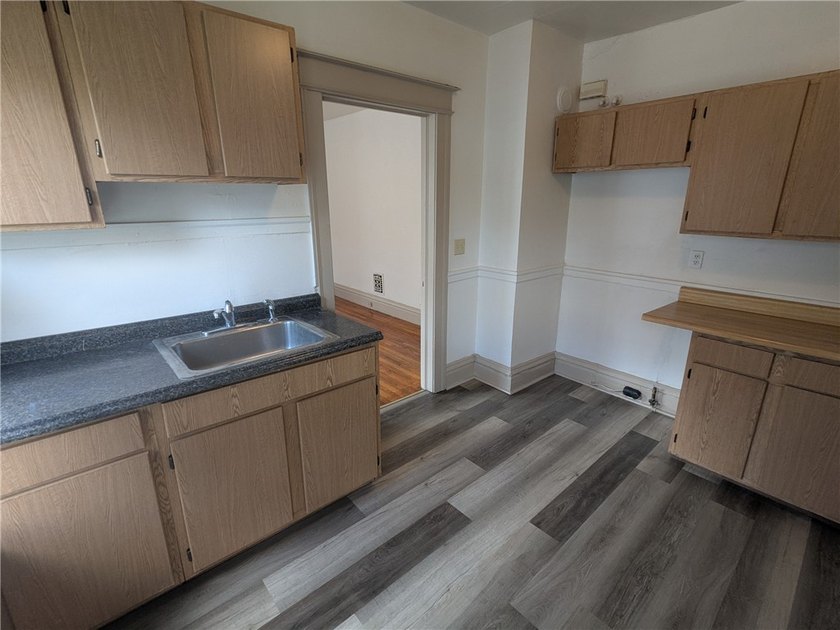 Well-maintained up-and-down duplex located in Rochester's - photo 9