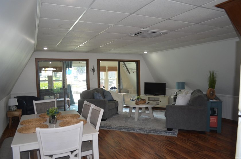 Enjoy this delightful lakefront cottage on picturesque Irish - photo 11