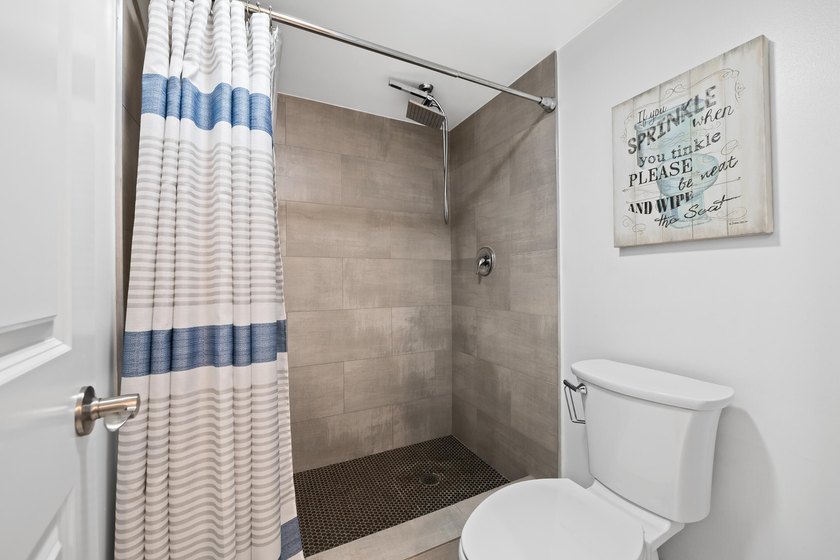 Stunning completely renovated spacious 3/2.5 *F* Model unit in - photo 13