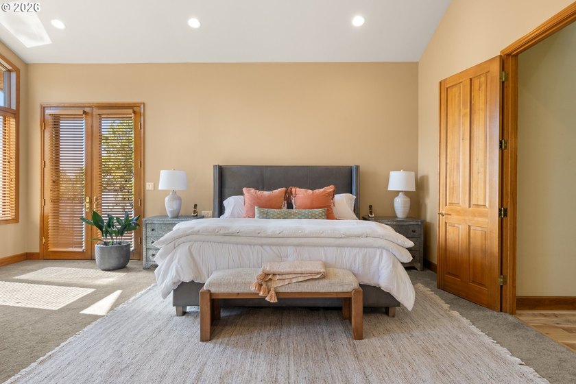 Extraordinary gated Willamette River estate on 1.56 private - photo 15
