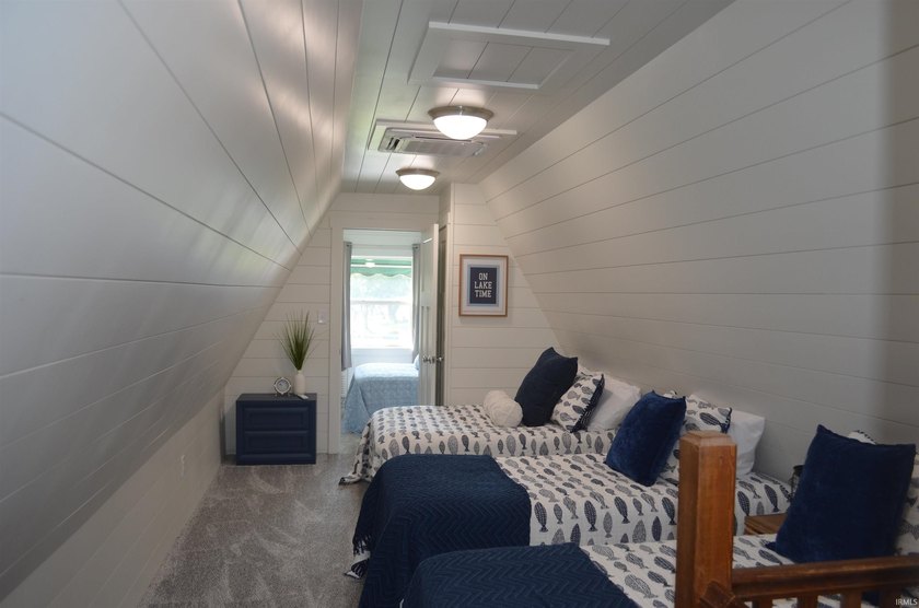 Enjoy this delightful lakefront cottage on picturesque Irish - photo 17