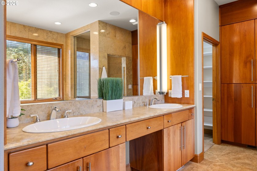 Extraordinary gated Willamette River estate on 1.56 private - photo 17