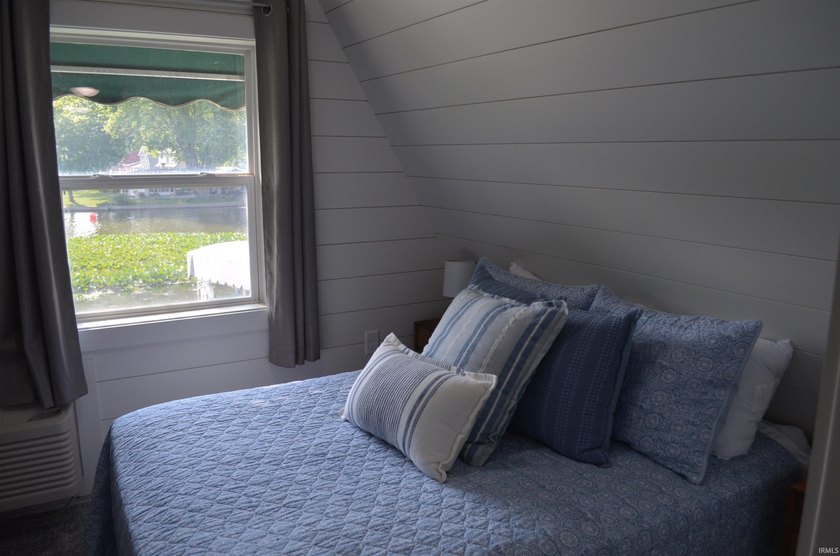 Enjoy this delightful lakefront cottage on picturesque Irish - photo 18