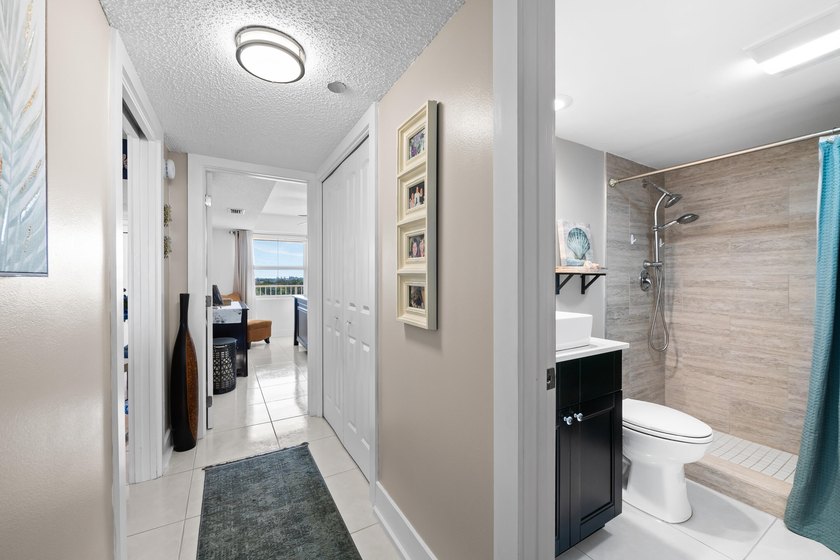 Stunning completely renovated spacious 3/2.5 *F* Model unit in - photo 18