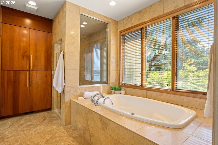 Extraordinary gated Willamette River estate on 1.56 private - photo 18