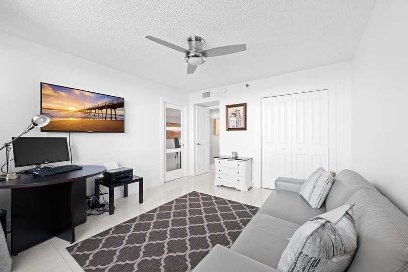 Stunning completely renovated spacious 3/2.5 *F* Model unit in - photo 20