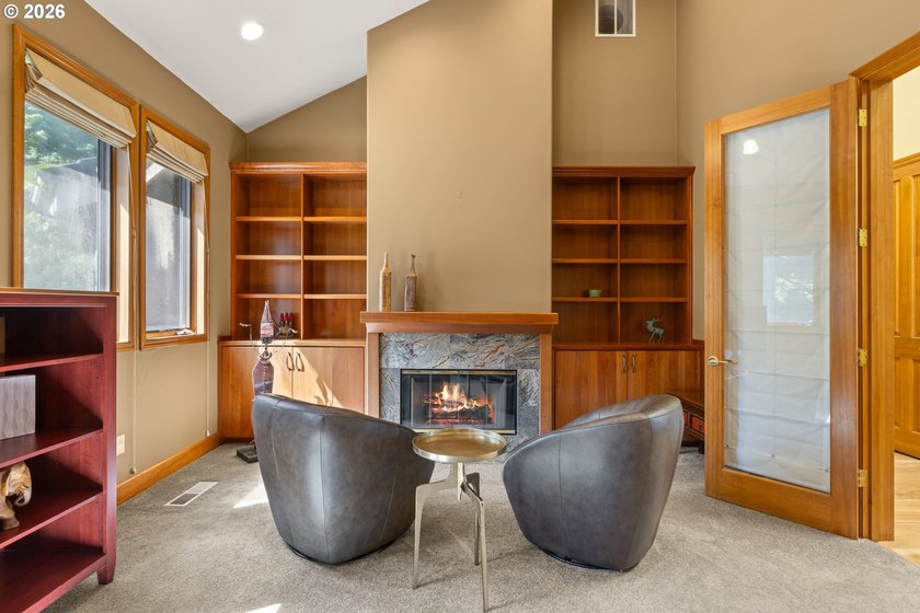 Extraordinary gated Willamette River estate on 1.56 private - photo 20