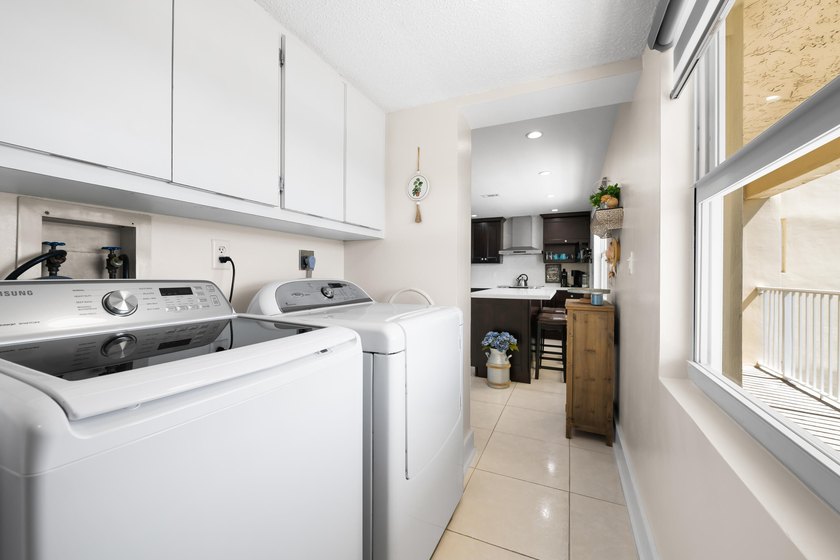 Stunning completely renovated spacious 3/2.5 *F* Model unit in - photo 22