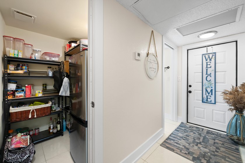 Stunning completely renovated spacious 3/2.5 *F* Model unit in - photo 23