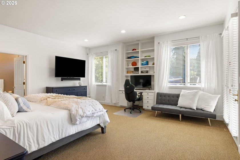 Extraordinary gated Willamette River estate on 1.56 private - photo 28