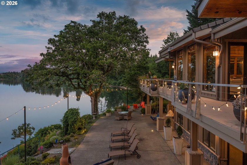 Extraordinary gated Willamette River estate on 1.56 private - photo 45