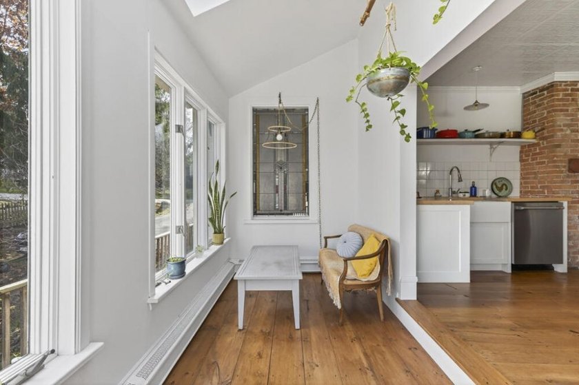 This beautiful Queen Anne style house embodies the perfect blend - photo 7