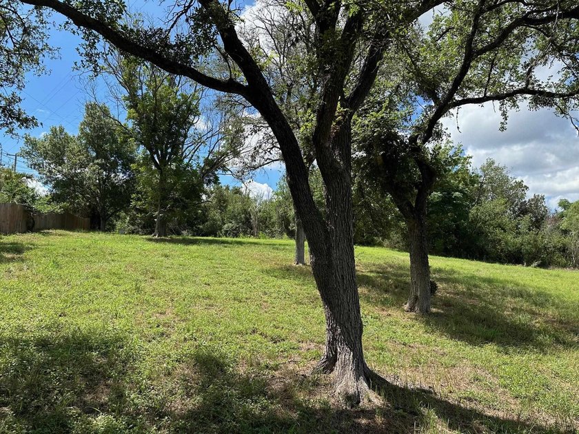 Exceptionally rare 2+/- acre lot with 321.41 feet of - photo 7