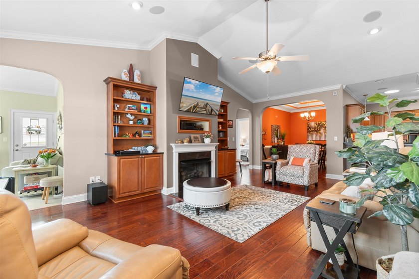 Second Home Only. It is Immaculate! Welcome to effortless - photo 12