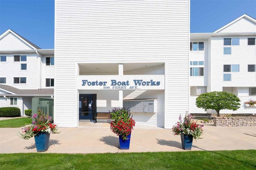 This 1-bedroom, 1-bathroom condo at Foster Boat Works offers an - photo 2