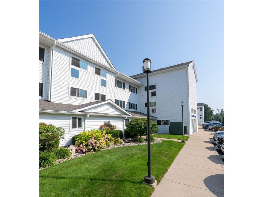 This 1-bedroom, 1-bathroom condo at Foster Boat Works offers an - photo 3
