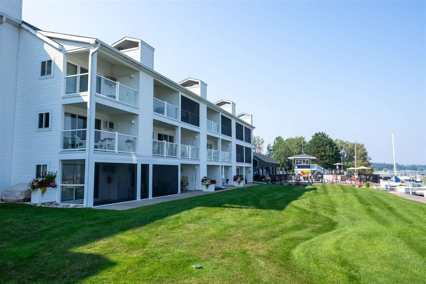 This 1-bedroom, 1-bathroom condo at Foster Boat Works offers an - photo 4