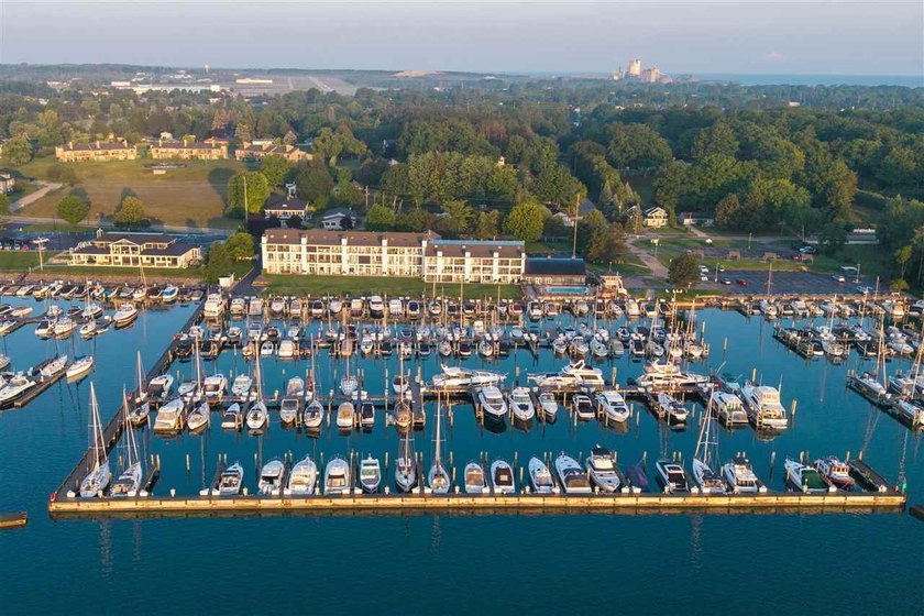 This 1-bedroom, 1-bathroom condo at Foster Boat Works offers an - photo 5