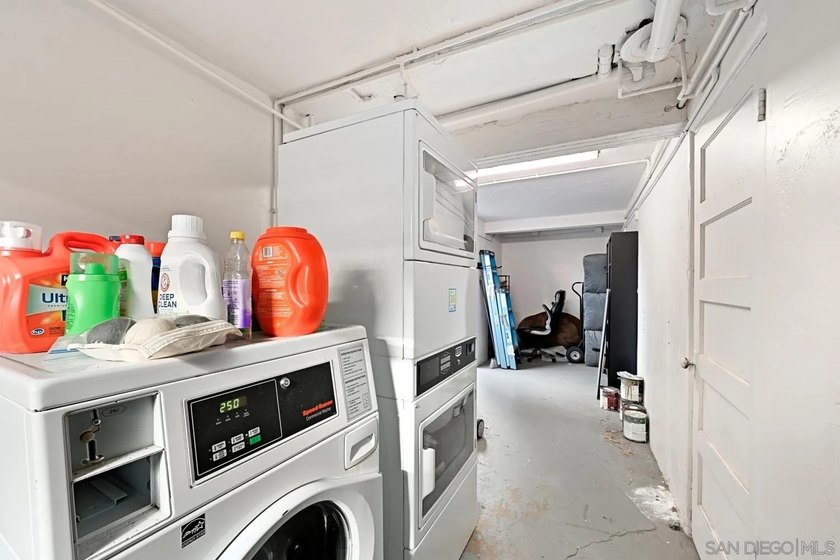 Incredible investment opportunity in the heart of Normal Heights - photo 33