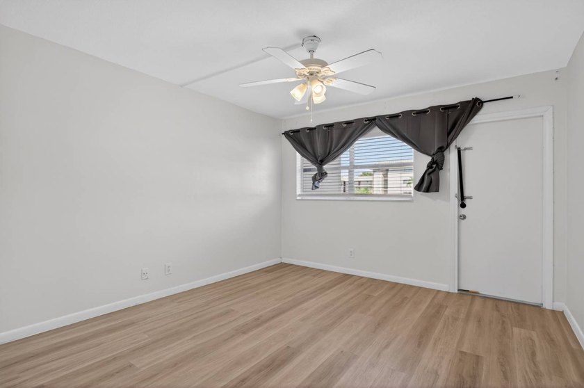First Time Homebuyer Special! Beautifully UPDATED 2-bedroom - photo 4