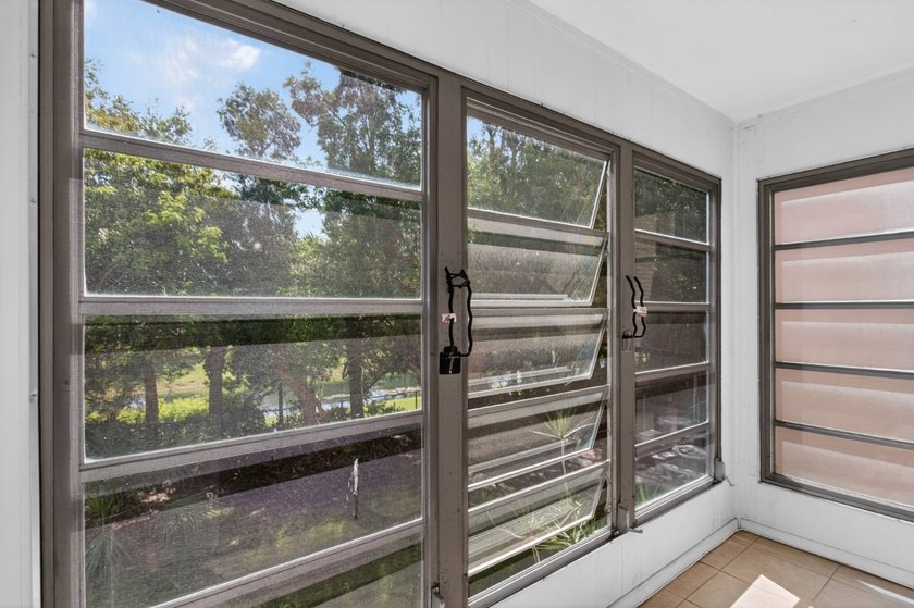 First Time Homebuyer Special! Beautifully UPDATED 2-bedroom - photo 6