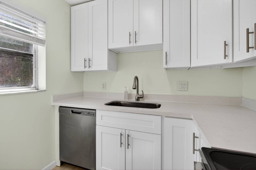First Time Homebuyer Special! Beautifully UPDATED 2-bedroom - photo 10