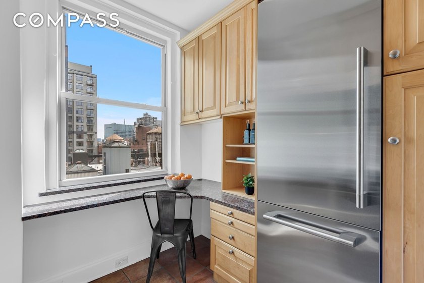 Move right into this classic one-bedroom, one-bath residence in - photo 3