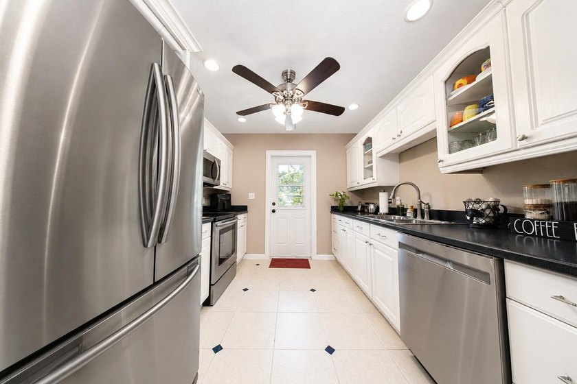 Welcome to this beautifully maintained CBS construction home - photo 18