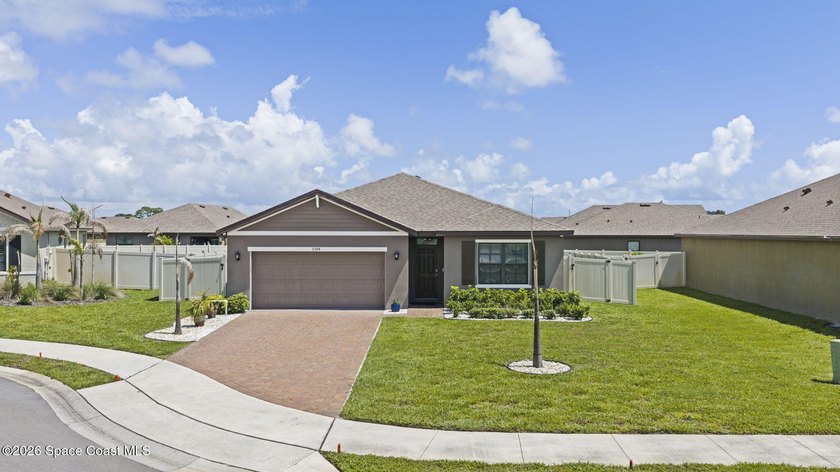 Tucked away on a desirable cul-de-sac, this beautifully - photo 4