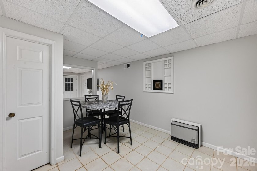 Move In Before School Begins, Large primary suite with large - photo 33