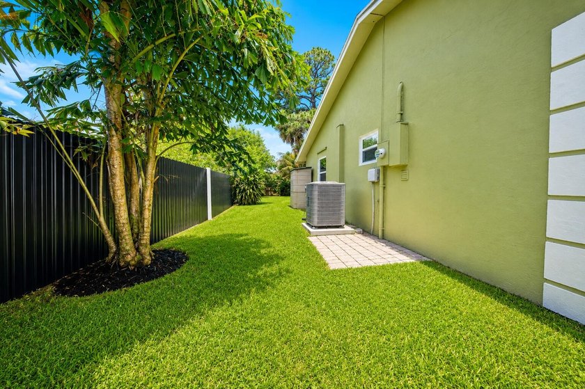Welcome to this beautifully maintained CBS construction home - photo 34