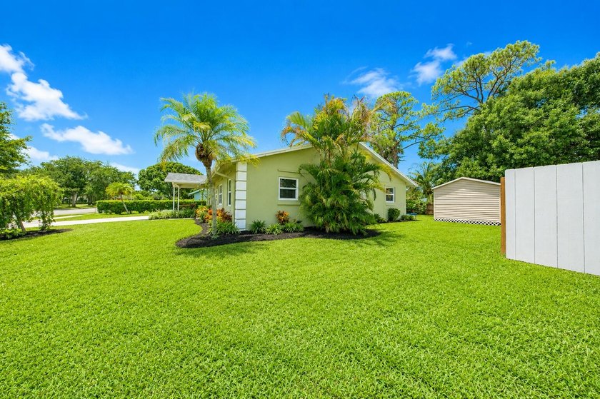 Welcome to this beautifully maintained CBS construction home - photo 35