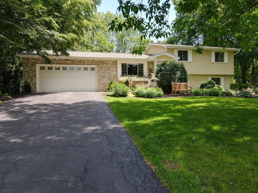 Welcome to this beautifully updated home in the highly desirable - photo 26