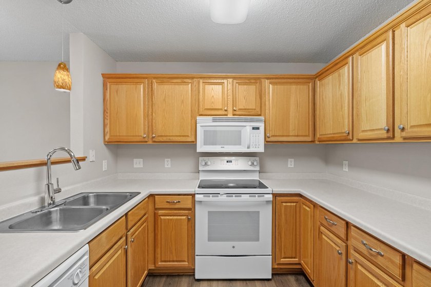 This beautifully maintained 1st Floor condo delivers comfort and - photo 9