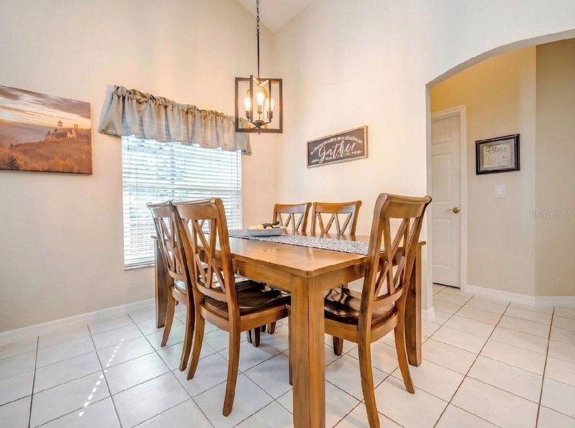 Welcome to this spacious 4-bedroom, 2-bath single-family home - photo 12