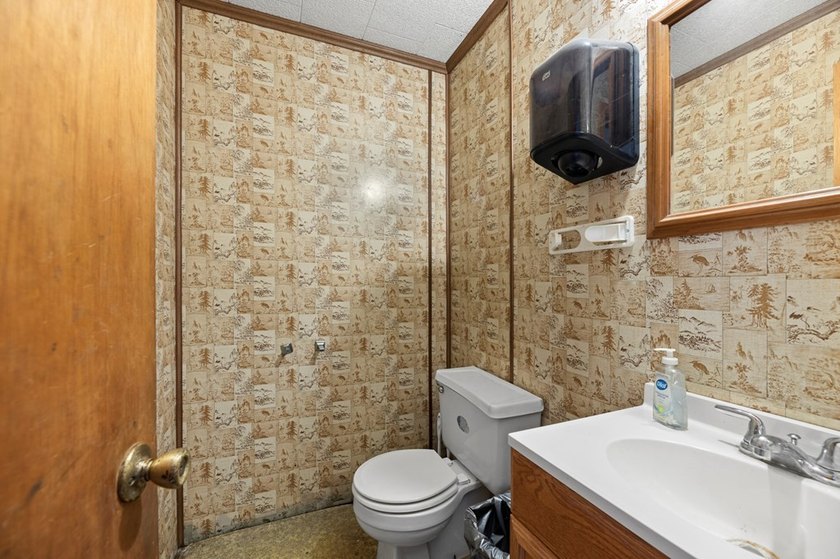 MARKET STREET LOCATION| ALMOST 2 ACRES | OFFICE | TWO RESTROOMS - photo 13
