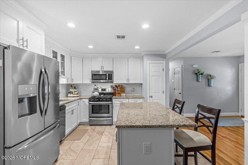 Welcome to this beautifully maintained 4-bedroom, 2-bath ranch - photo 14