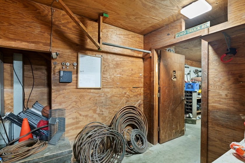 MARKET STREET LOCATION| ALMOST 2 ACRES | OFFICE | TWO RESTROOMS - photo 17