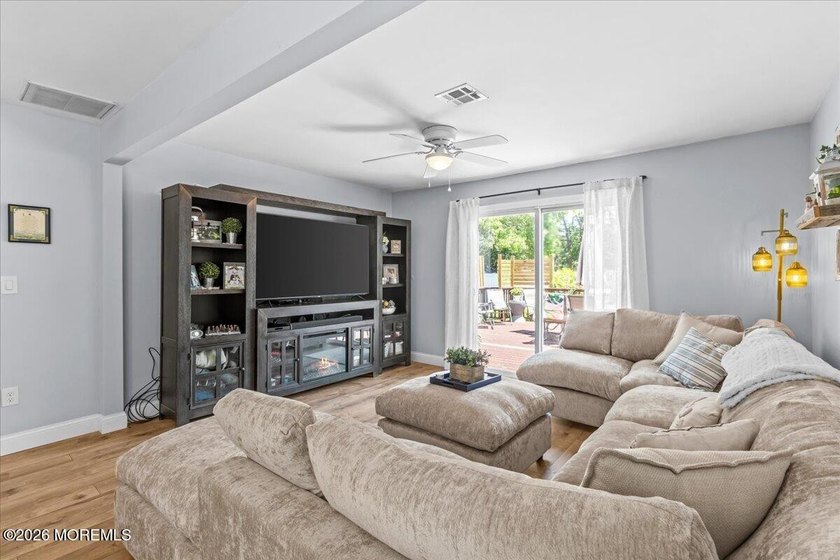 Welcome to this beautifully maintained 4-bedroom, 2-bath ranch - photo 22