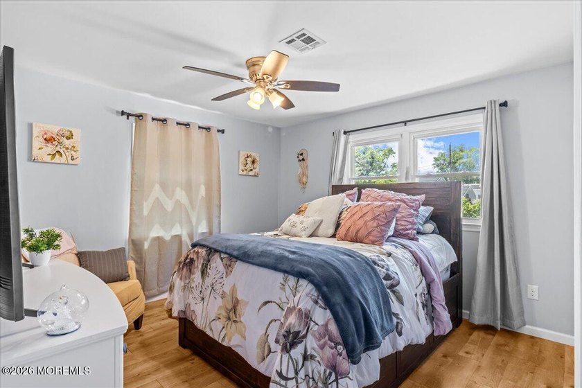 Welcome to this beautifully maintained 4-bedroom, 2-bath ranch - photo 24