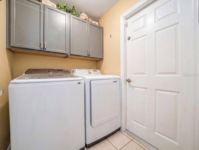 Welcome to this spacious 4-bedroom, 2-bath single-family home - photo 27