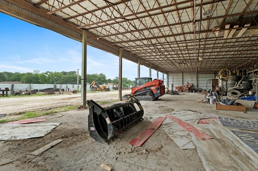 MARKET STREET LOCATION| ALMOST 2 ACRES | OFFICE | TWO RESTROOMS - photo 27
