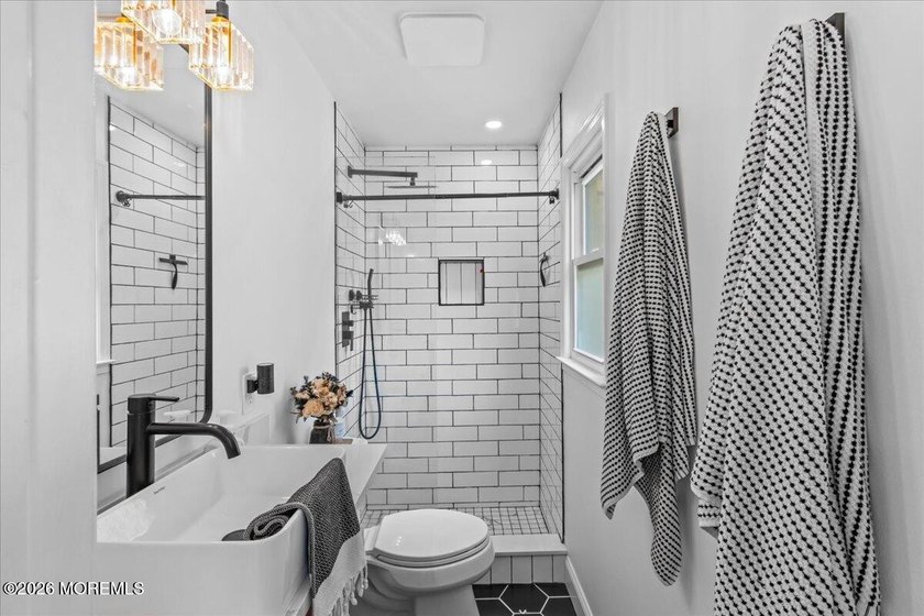 Welcome to this beautifully maintained 4-bedroom, 2-bath ranch - photo 28